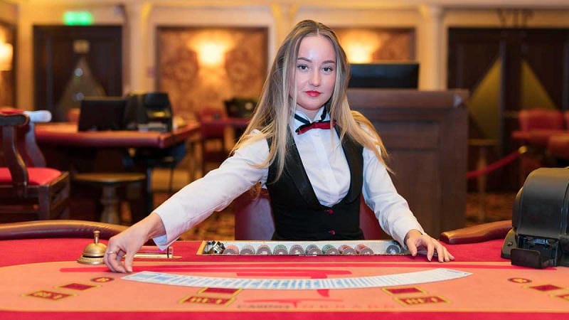 Mỗi bàn được điều hành bởi dealer giàu kinh nghiệm