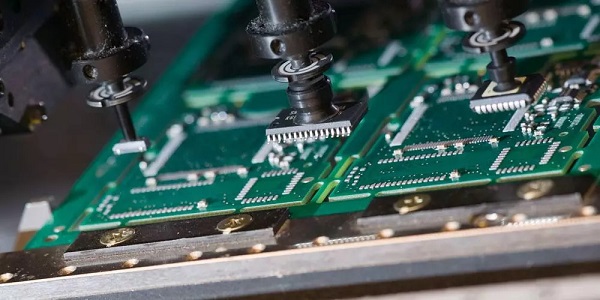 SMT là gì? Quy trình công nghệ và vai trò trong lắp ráp PCB
